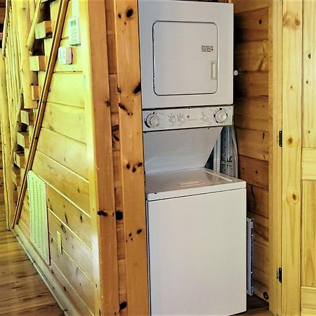 Mountain Joy -Private Treehouse Style Cabin That Sleeps 4-Free Tickets แกตลิงเบิร์ก ภายนอก รูปภาพ
