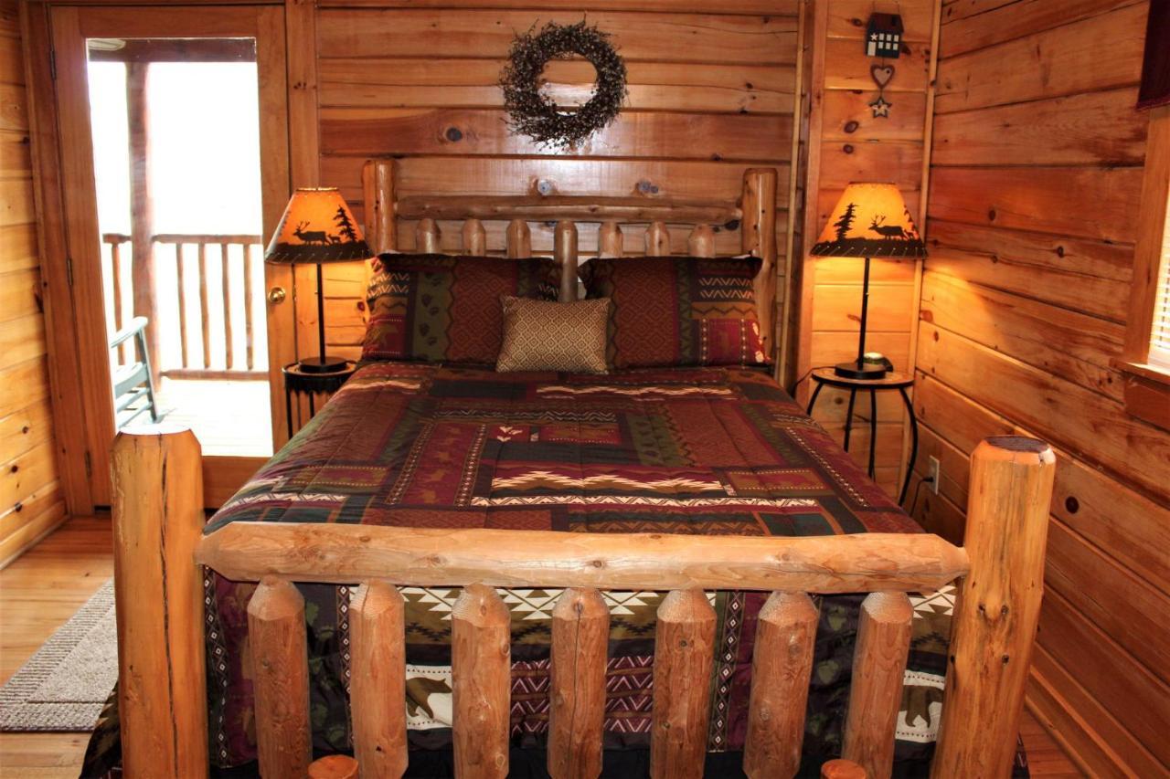 Mountain Joy -Private Treehouse Style Cabin That Sleeps 4-Free Tickets แกตลิงเบิร์ก ภายนอก รูปภาพ
