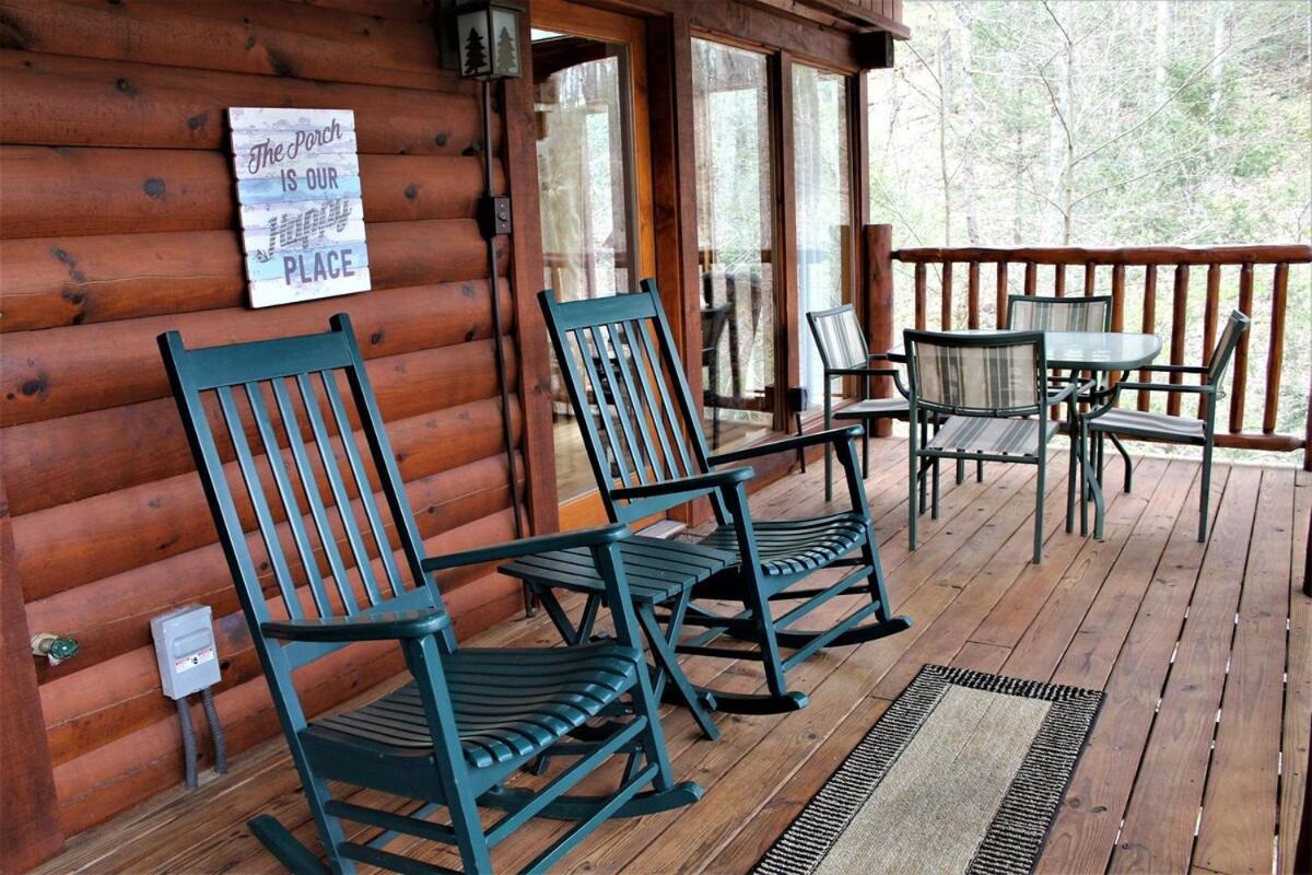 Mountain Joy -Private Treehouse Style Cabin That Sleeps 4-Free Tickets แกตลิงเบิร์ก ภายนอก รูปภาพ