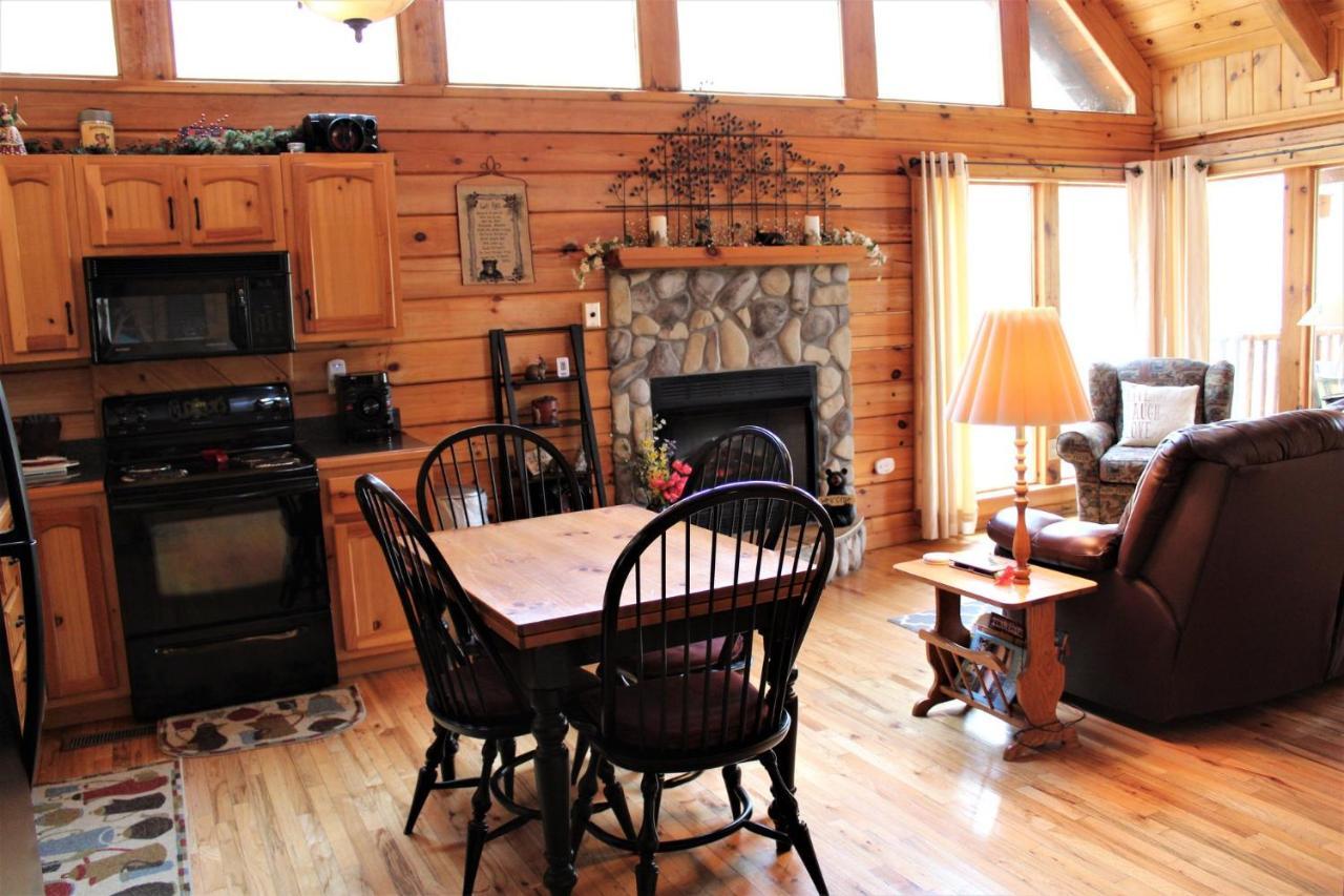 Mountain Joy -Private Treehouse Style Cabin That Sleeps 4-Free Tickets แกตลิงเบิร์ก ภายนอก รูปภาพ